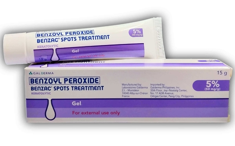 Bôi kem chứa Benzoyl Peroxide 5%