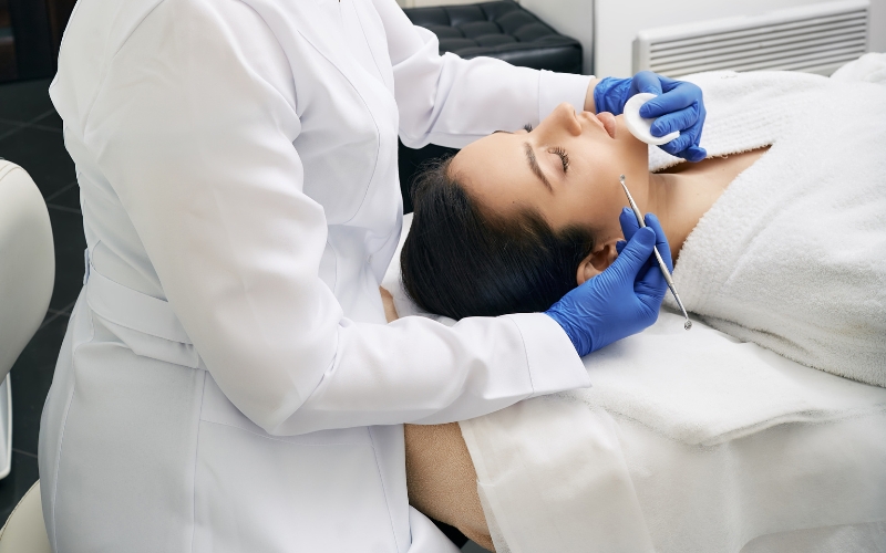 Có bắt buộc phải lấy nhân mụn không