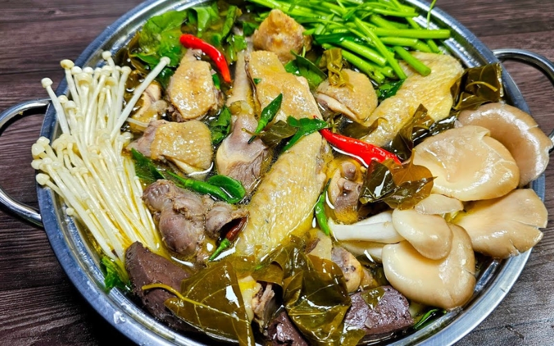 Cách nấu lẩu gà lá giang Eat Clean chuẩn vị