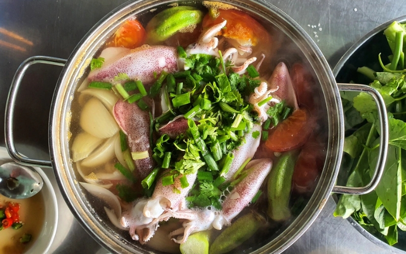 Cách nấu lẩu mực Eat Clean tươi ngon hấp dẫn