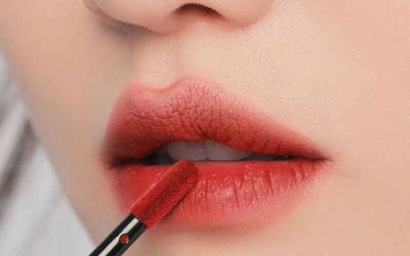 Hoàn thiện lớp makeup với son môi