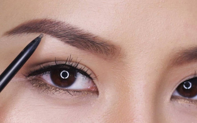 Kẻ chân mày tự nhiên phù hợp với dáng mặt