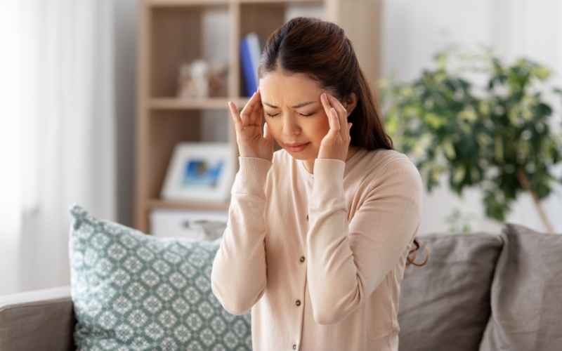 Tiêm filler thái dương bị đau đầu có nguy hiểm không